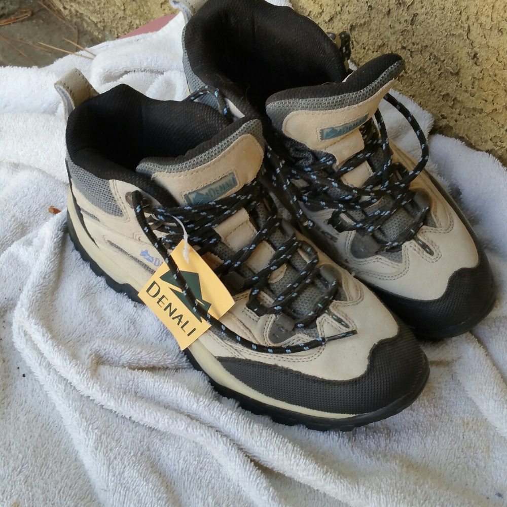 Denali Women's Beige and Black Hiking Boots